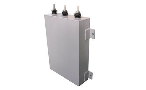 電容器的電容量一般是多少？可能與什么有關？