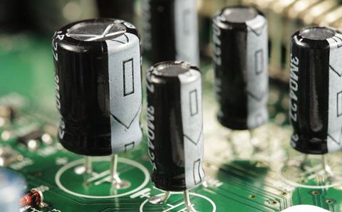 智能電容與普通電容器的區(qū)別到底是誰比較好？