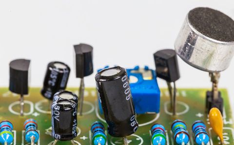 無功補償電容器漏油，可以繼續(xù)使用嗎？